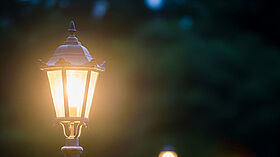 street lamp in the night Historische Beleuchtung